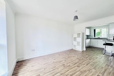 1 bed house, Farnborough Road, Clifton, Nottingham, NG119DG - Image 1